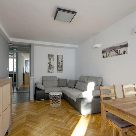 Aleja 3 Maja 7B By Homeprime Warsaw Ngoại thất bức ảnh